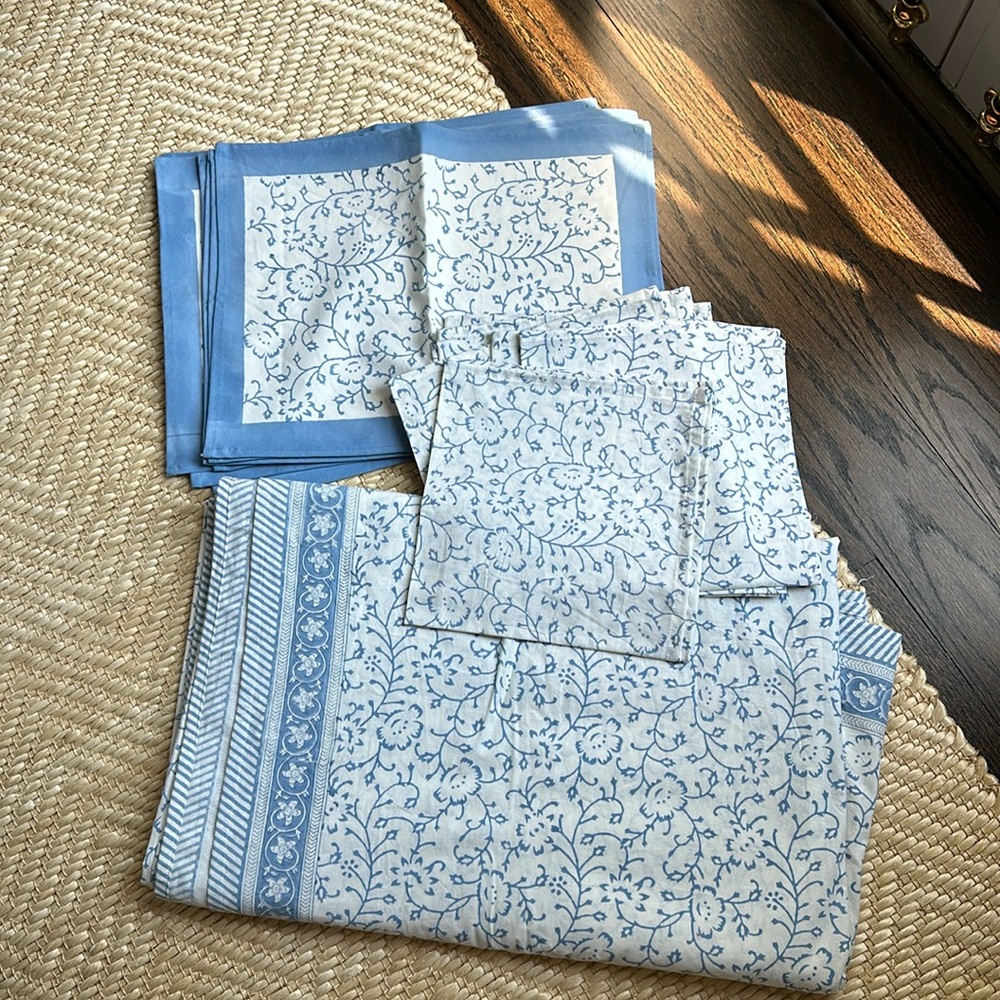 Julia Amory set of 8 napkins & placemats